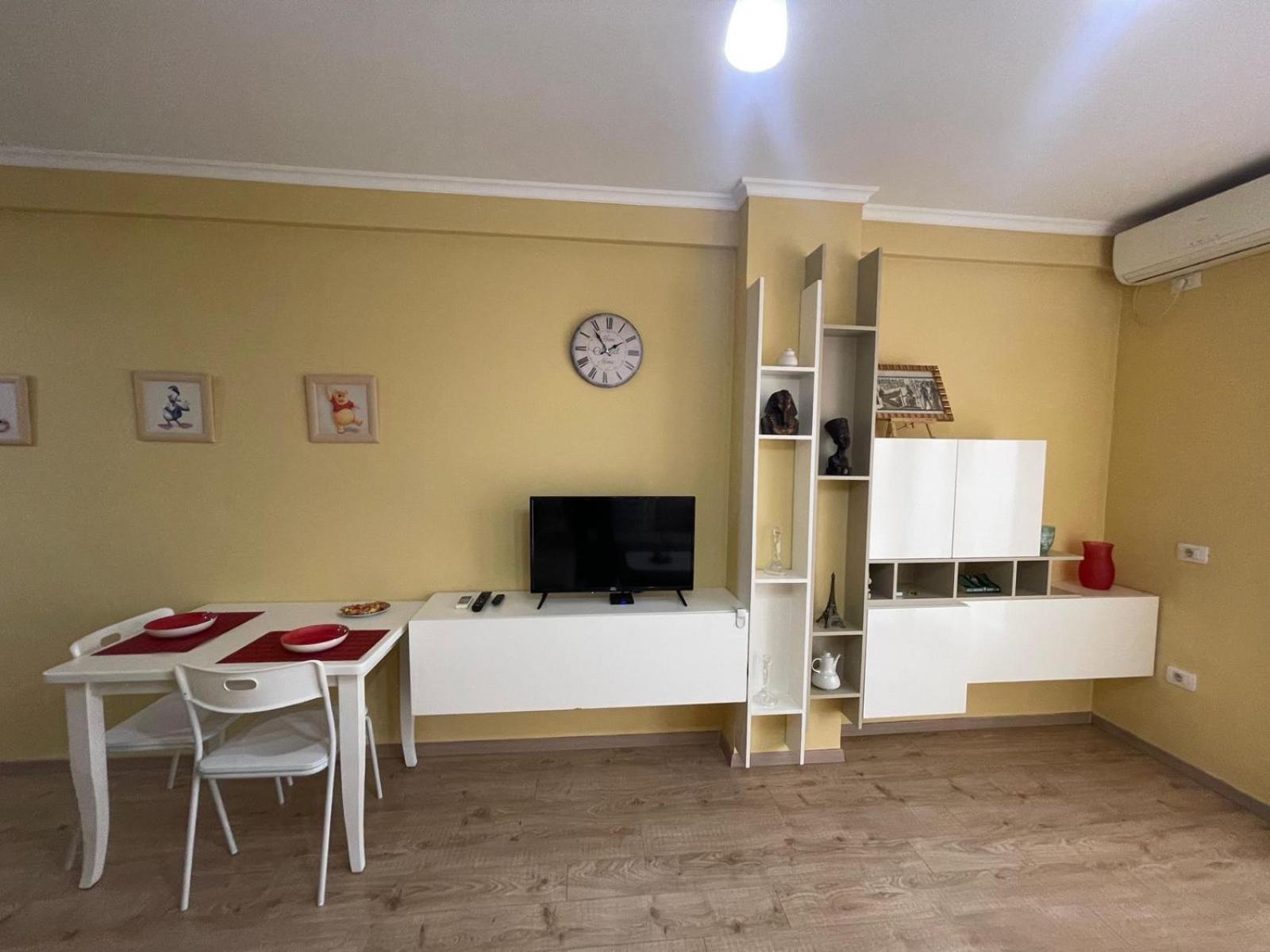 Ergi'S Host Apartment Tirana Zewnętrze zdjęcie